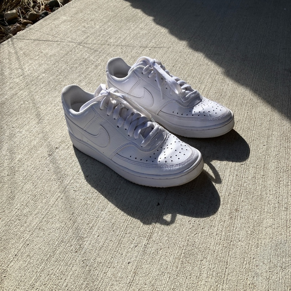 Nike White Women's Sneakers - Picture 2 of 9